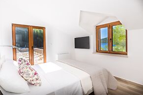 Beachfront Villa Brulupes