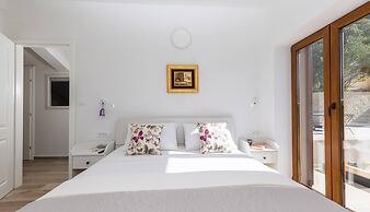 Beachfront Villa Brulupes