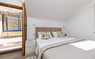 Beachfront Villa Brulupes