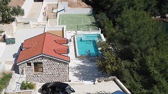 Beachfront Villa Brulupes