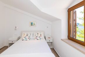 Beachfront Villa Brulupes