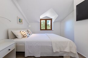 Beachfront Villa Brulupes