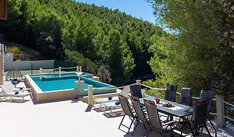 Beachfront Villa Brulupes