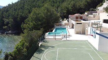 Beachfront Villa Brulupes