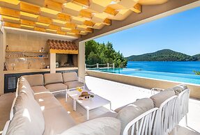 Beachfront Villa Brulupes