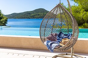 Beachfront Villa Brulupes