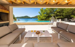 Beachfront Villa Brulupes