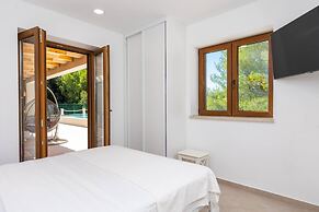 Beachfront Villa Brulupes