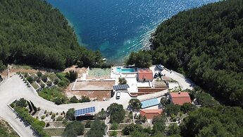 Beachfront Villa Brulupes