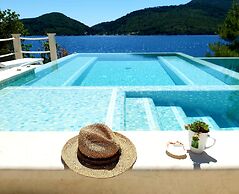 Beachfront Villa Brulupes