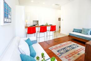 Jump Into the Lull Apartment