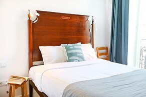 Jump Into the Lull Apartment