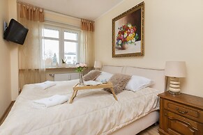 Gdynia Świętojańska Apartment by Renters