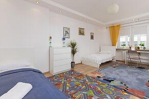 Gdynia Świętojańska Apartment by Renters