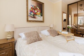 Gdynia Świętojańska Apartment by Renters