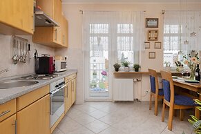 Gdynia Świętojańska Apartment by Renters