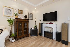 Gdynia Świętojańska Apartment by Renters