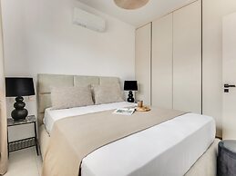 Sanders Only - Adorable 2-bdr Apt With Balcony