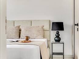 Sanders Only - Adorable 2-bdr Apt With Balcony