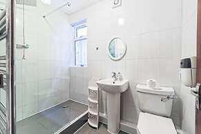 Stunning Riverside 1-bed Apartment in North London