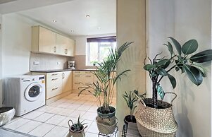 Stunning Riverside 1-bed Apartment in North London