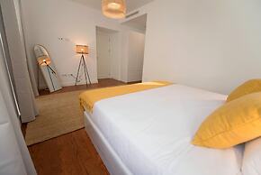 Beach Waves Apartment