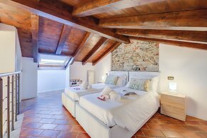 Incanto Sul Lago Pied Dans L' Eau