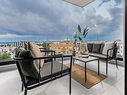 Sanders Only - Charming 2-bdr Apt With Balcony