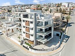 Sanders Only - Charming 2-bdr Apt With Balcony