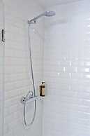 Gin o Clock in Lisbon - by Misha s Place 3A