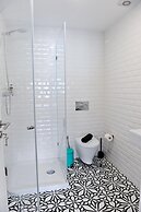 Gin o Clock in Lisbon - by Misha s Place 3A