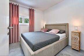 Imperial Apartment with Private Pool