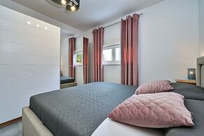 Imperial Apartment with Private Pool