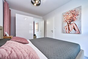 Imperial Apartment with Private Pool