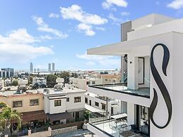 Sanders Only - Ideally Planned Studio With Balcony