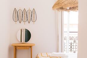 President Pais Apartment