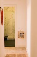 President Pais Apartment