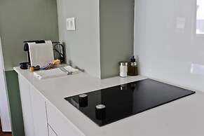 Cosmopolitan Comfort in Lisbon 4A - by Misha s Pl