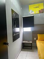 CHECK INN HOSTAL AEROPUERTO GDL - Hostel