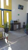 CHECK INN HOSTAL AEROPUERTO GDL - Hostel