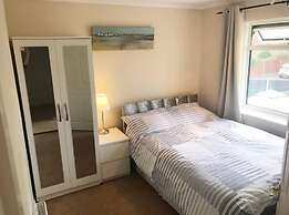 Lovely 3 Bedroom Holiday Home With Free Parking
