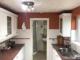 Lovely 3 Bedroom Holiday Home With Free Parking