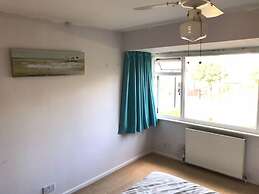 Lovely 3 Bedroom Holiday Home With Free Parking