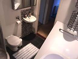 Lovely 3 Bedroom Holiday Home With Free Parking