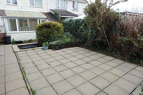 Lovely 3 Bedroom Holiday Home With Free Parking