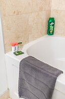 Stallion Suites Opp CN Tower & Scotiabank Arena