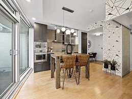 Stallion Suites Opp CN Tower & Scotiabank Arena