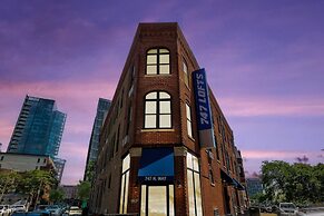 Blue Line Beauty In The Heart Of Chicago - 747 Lofts Cabin 303 by RedA