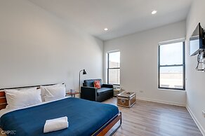 Blue Line Beauty In The Heart Of Chicago - 747 Lofts Cabin 303 by RedA