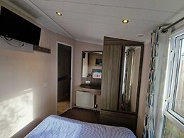 Beautiful 3-bed Caravan at Rockley Park Poole